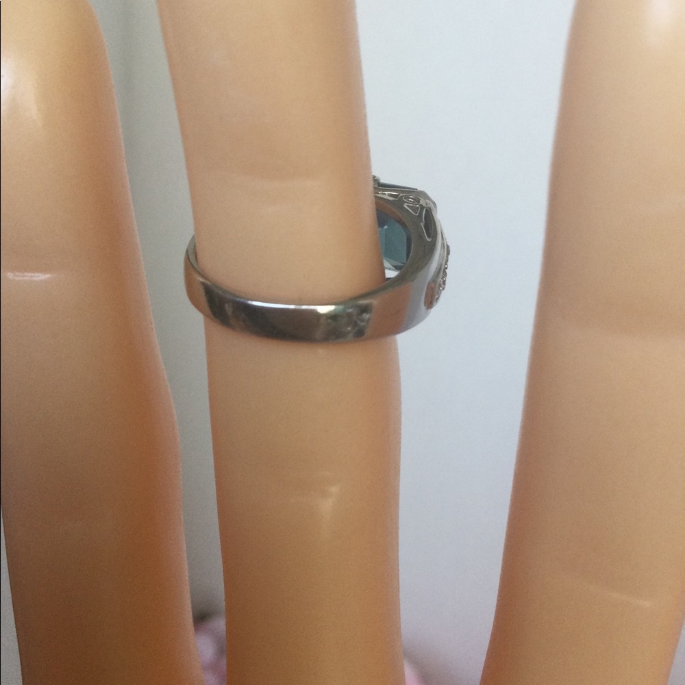 14k W.G. BLUE TOPAZ & DIAMOND RING - Picture 4 of 6